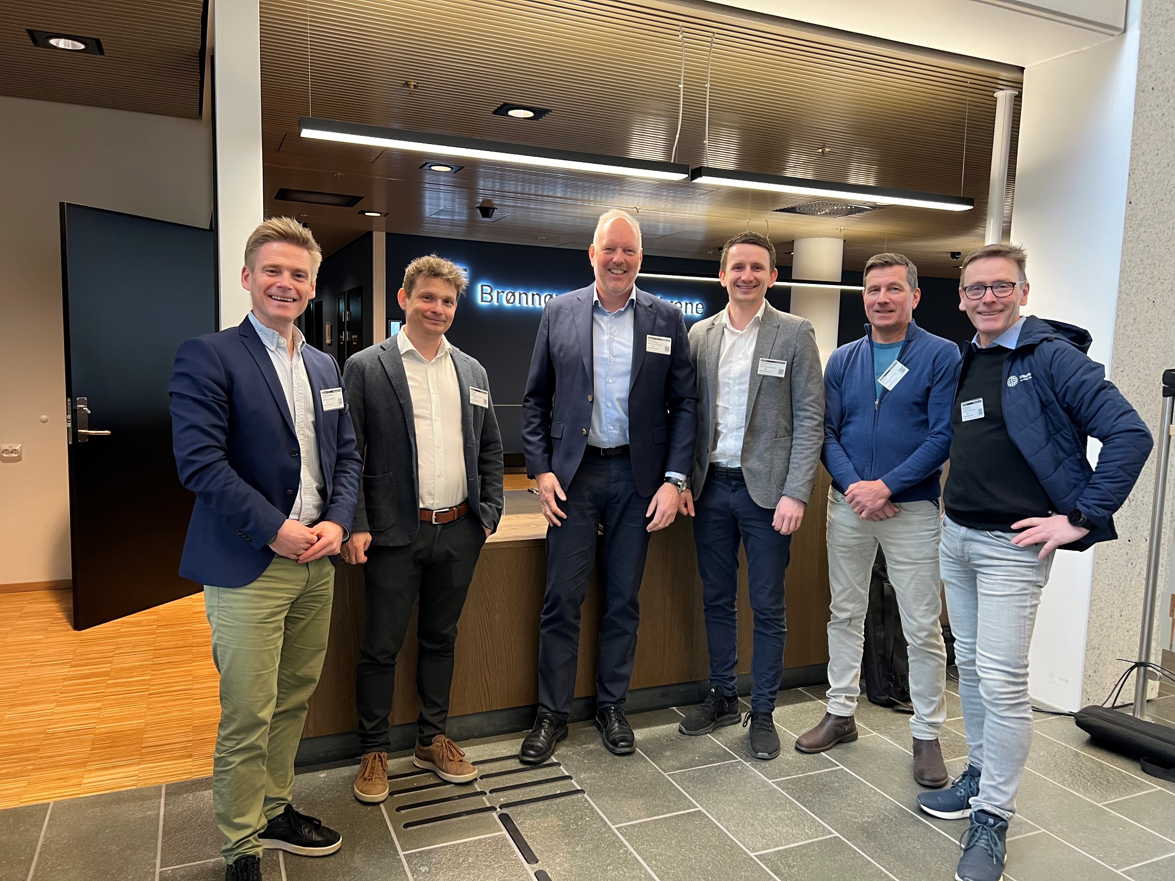 En stor delegasjon fra DNB kombinerte kundebesøk og Indeks Nordland i Brønnøysund. Foto: DNB DNB og Indeks Nordland